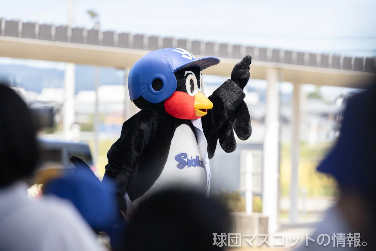 つば九郎 スワローズ・ライスファームプロジェクト 稲刈りイベント