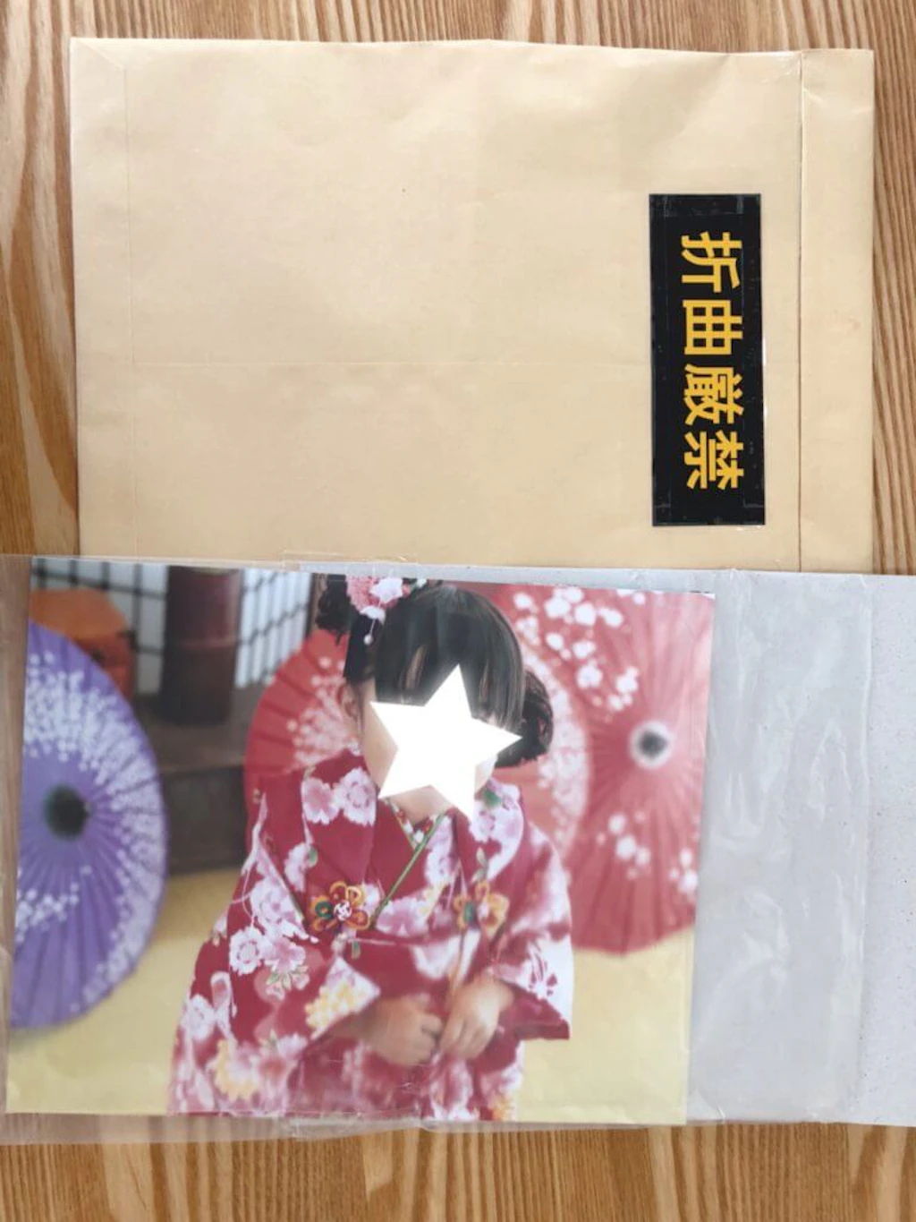 焼き増しした写真が届いた状態