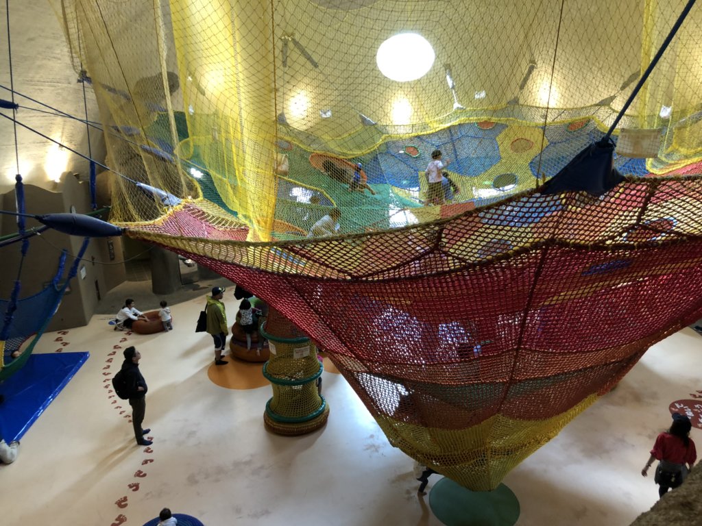 虹の巣ドームのネット遊具