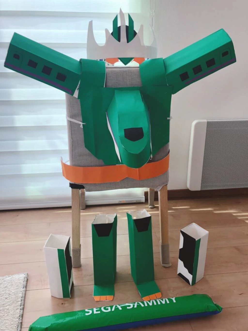 牛乳パックで作ったシンカリオンのなりきりセット（はやぶさH5）