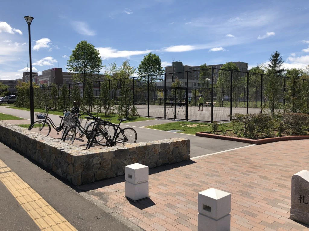 発寒西公園テニスコート前の駐輪場