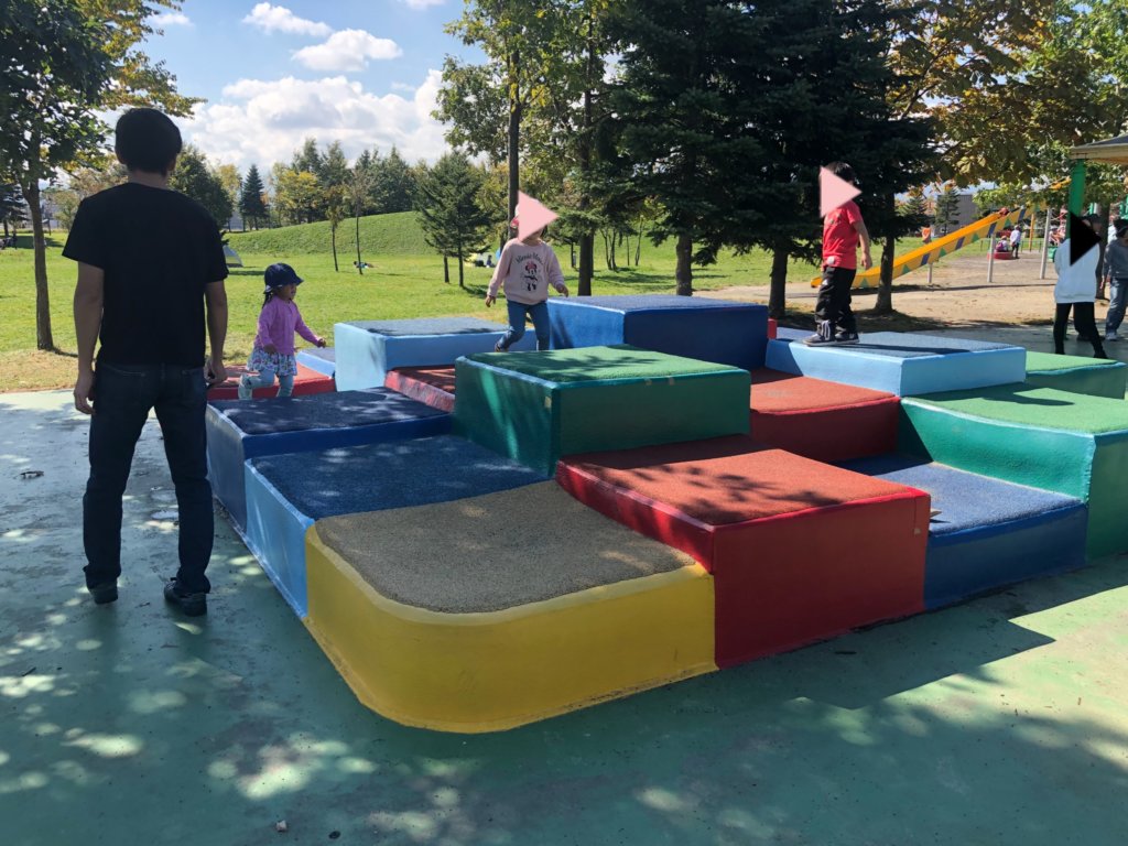 札幌屯田公園の幼児向けクッションブロック遊具