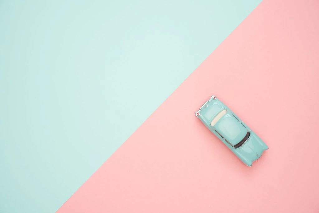 おもちゃの車