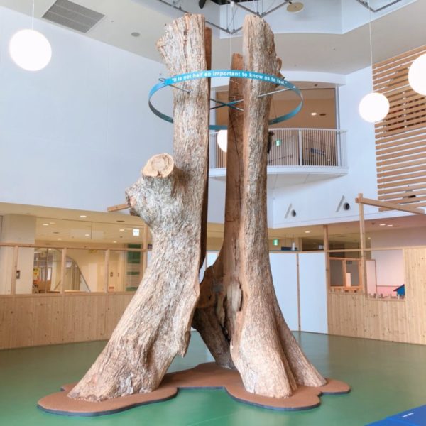 大きな木のおしゃれなオブジェ