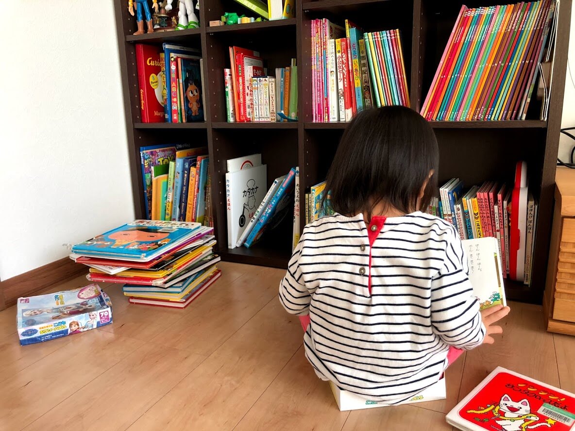 子どもを読書好きにする、「リビングに本棚」が効果的！【おすすめの本棚5選】