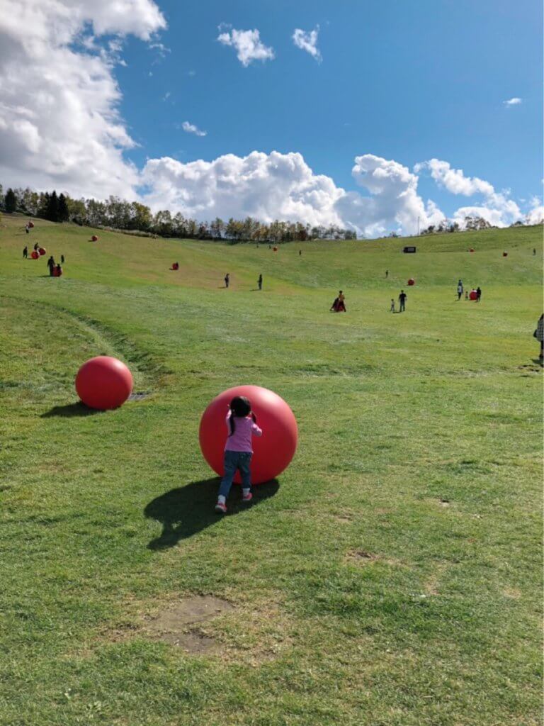 すずらん公園のローンスタジアムの丘