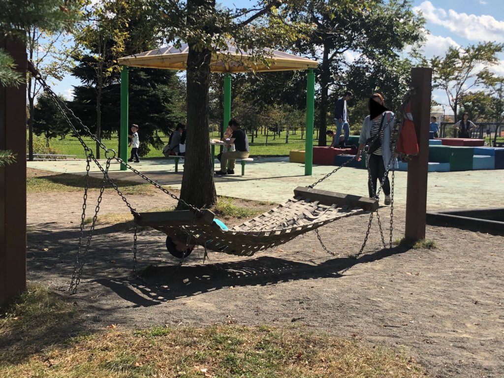 札幌市北区屯田公園の幼児向けハンモック遊具