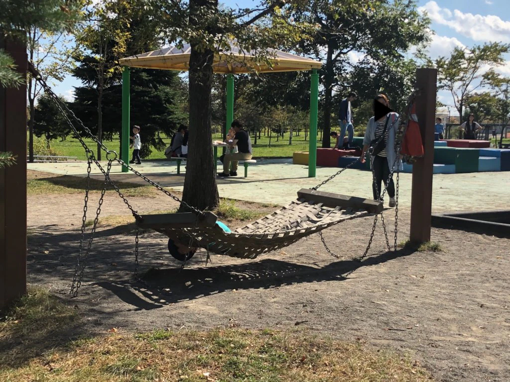 札幌市北区屯田公園の幼児向けハンモック遊具