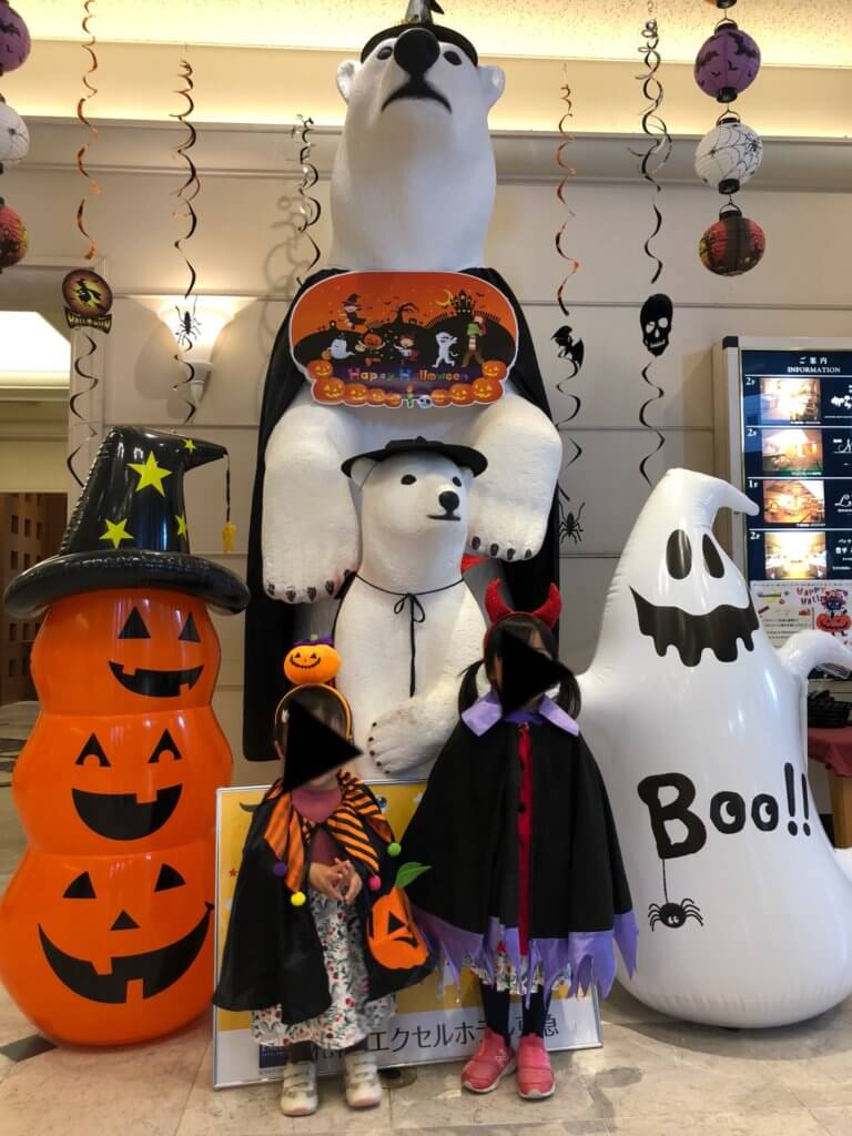 ホテルのロビーに飾られたハロウィン撮影スポット