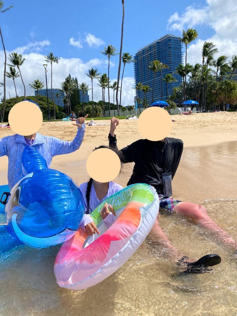 ビーチから見るトランプワイキキ