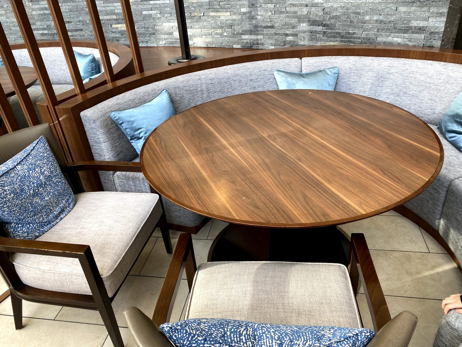 ウェスティンルスツリゾート 座席 朝食 レストラン