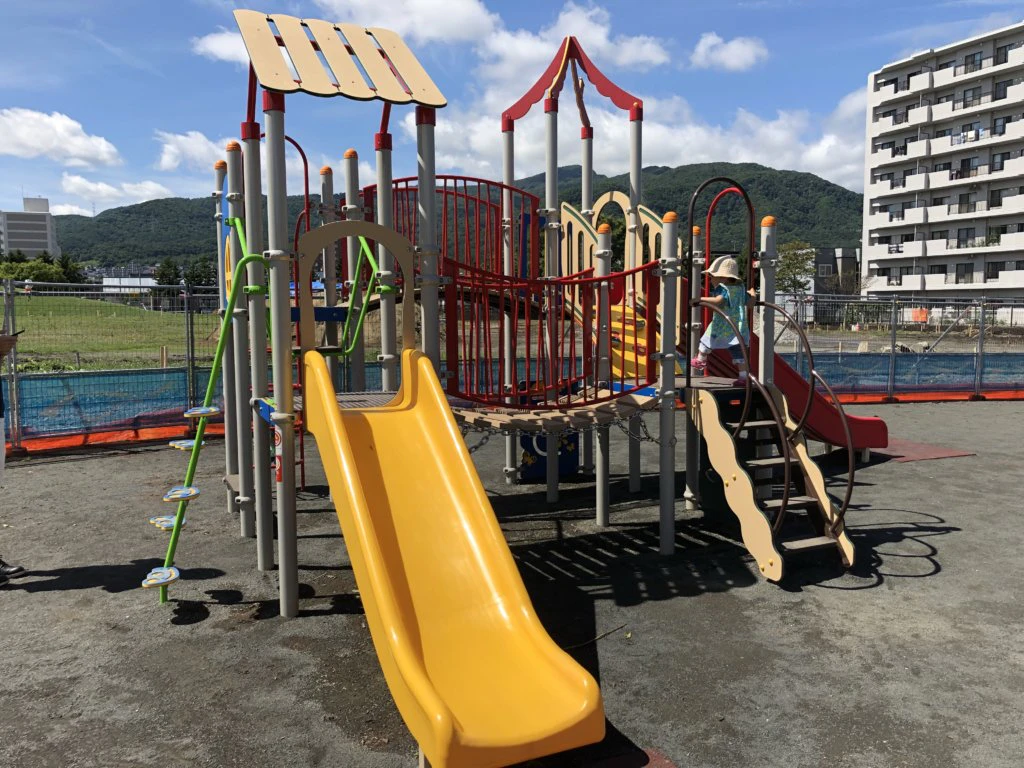 発寒西公園の幼児用、複合型遊具