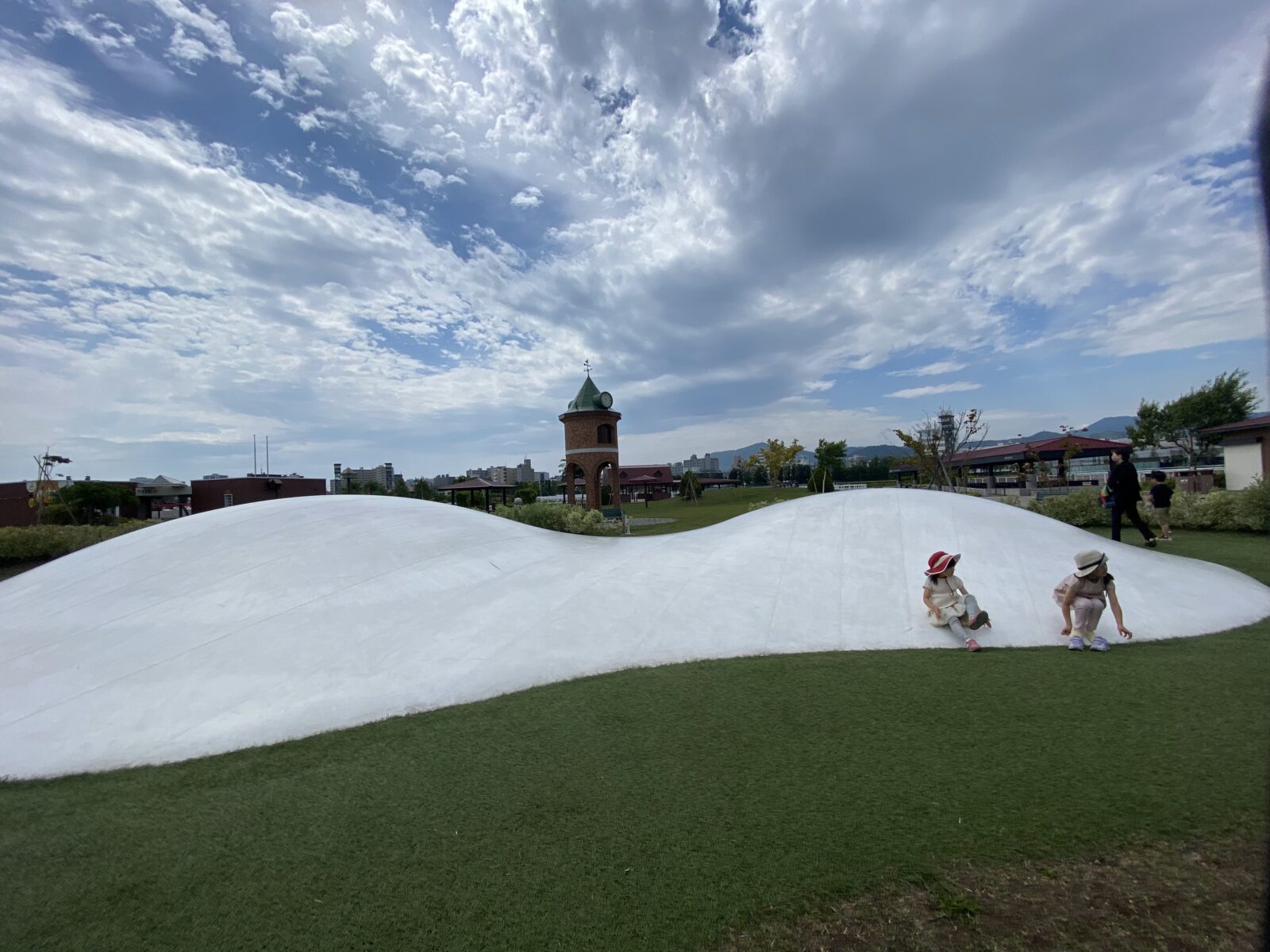 札幌競馬場　遊具　遊び場　公園　トランポリン