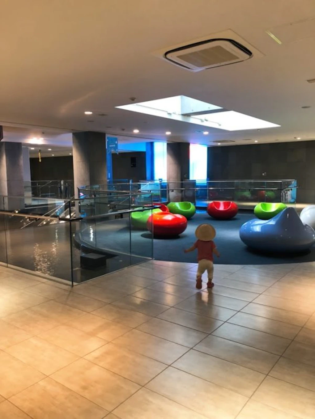 ２階ロビーの全景