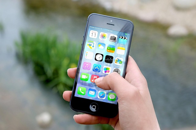 iphone, 手, 画面, スマートフォン, アプリ, 携帯電話, 電話, コミュニケーション, モバイル, テクノロジー, セルラー, 無線, モダン, デジタル, 伝える, 電子, コンタクト, 接する, タッチスクリーン, アプリケーション, ios, りんご, スマートフォン, スマートフォン, スマートフォン, スマートフォン, スマートフォン, アプリ, アプリ, アプリ, アプリ, 携帯電話, 電話, 電話