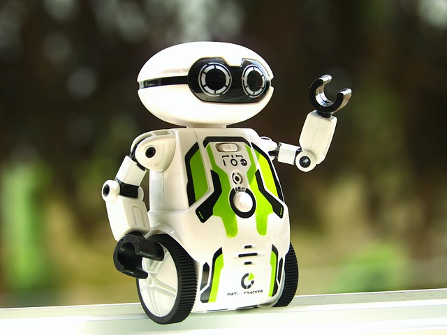 ロボット, 電気の, 手, プラスチック, やあ, ゲーム, 立っている, テクノロジー, おもちゃ, 再生, 白い, 緑, 黒, アミューズメント, 喜び, 子供時代, 理科, リサーチ, 技術開発, 業界, 製品, 人工知能