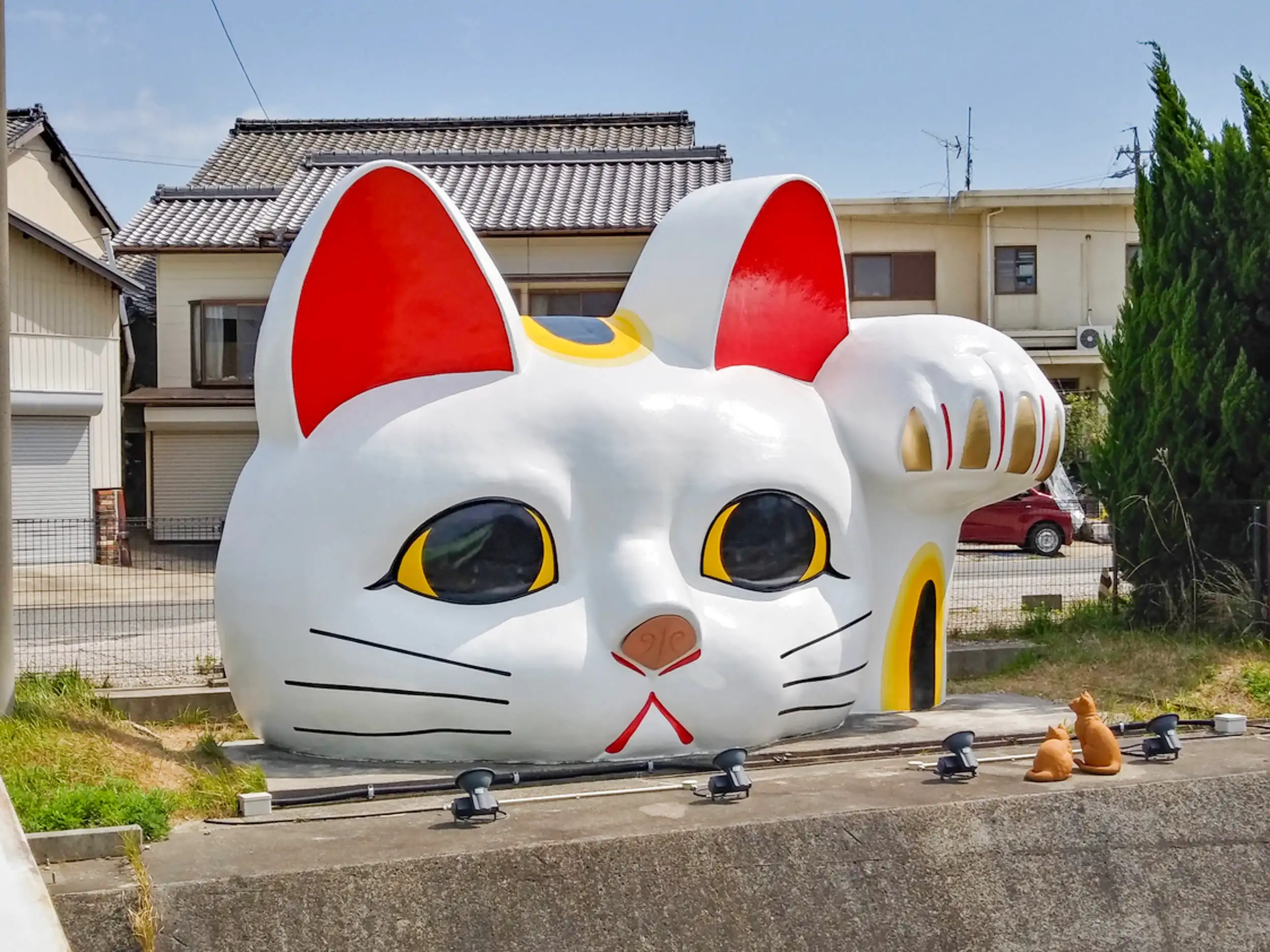 幸運を招く！？ 愛知の常滑市で「招き猫」に出会う旅 | Fa-So-La
