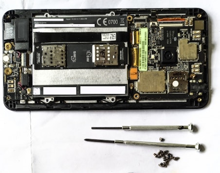 iPhone修理は自分で修理できる？