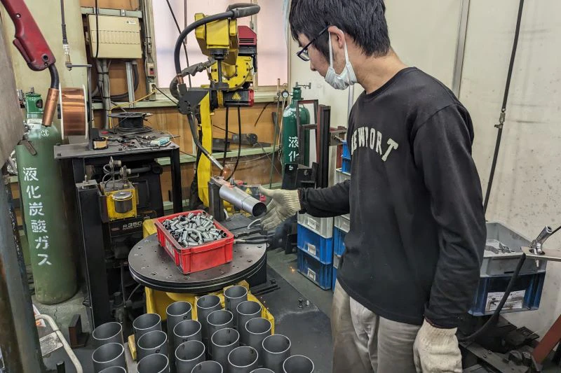 溶接の自動化、ロボット拡充で加速　職人技との両立で対応力強化