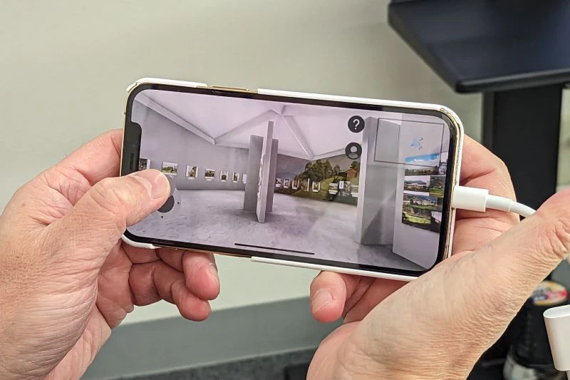 スマホの中に「仮想展示会」　ゴーグル不要のプラットフォーム
