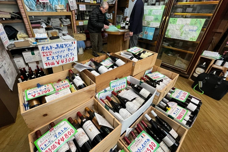 本物のワインを低価格で 街の酒店、父子のこだわりとは