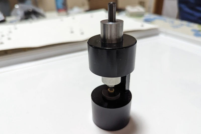 シャフトの「六角穴」を簡単に　旋盤の名人の工具