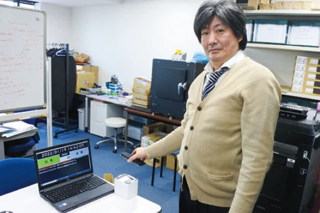 QRコードから勤怠管理　「タイムカード感覚」で