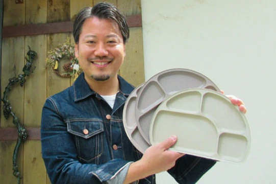 「ワイン特区」から生まれたバイオマス食器　原料はブドウの枝