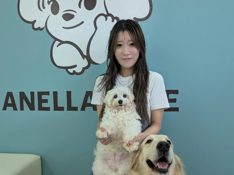「犬の力」がつなぐ社会 就労支援事業所と一体のカフェ