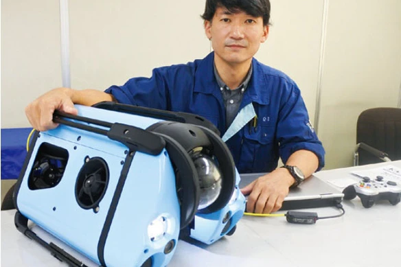 長時間航行の水中ドローン　ダム検査や水難救助向けに開発