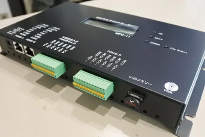 LED照明のマルチコントローラ、4095階調を表現