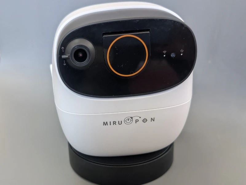 スマホ操作でペットのおやつが飛び出す見守りカメラ　キャロットシステムズの新製品