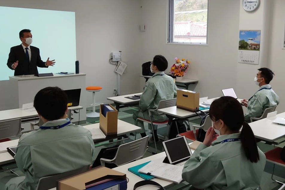 若者が集まる電気工事会社　新卒社員教育を内製化、人への投資に注力