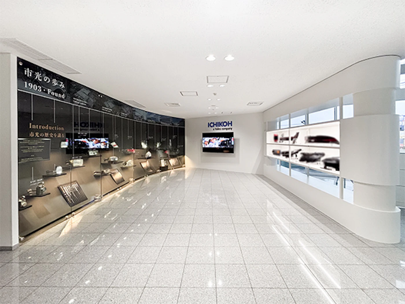 市光工業本社 エントランス展示
