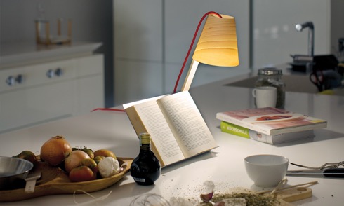 読書灯（ブックライト）が付いた書見台【Asterisco】