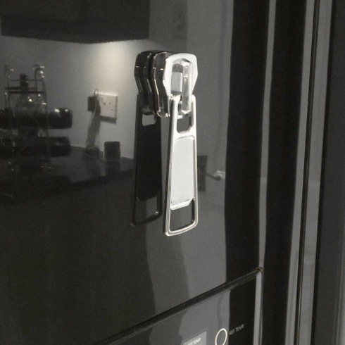 巨大なチャックのボトルオープナー【Zipper Bottle Opener】