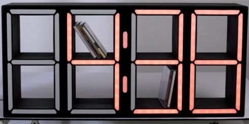 さりげなく（？）時計を飾りたいなら、こんなアイテムはいかが？【Giant Digital Clock w CD Holder】