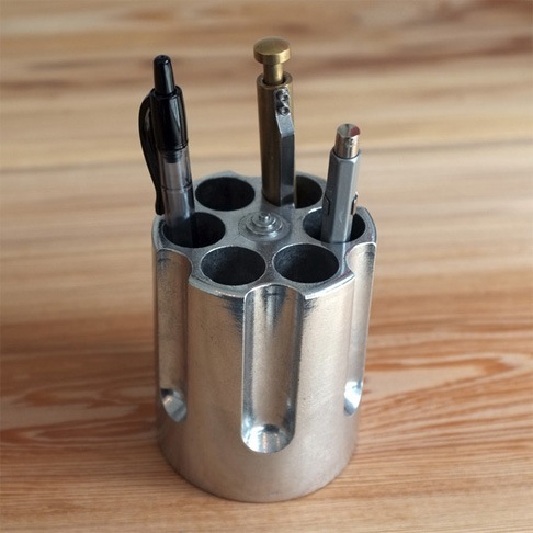 ガンマニア垂涎。シリンダー型のペンスタンド【Gun Cylinder Pen Holder】