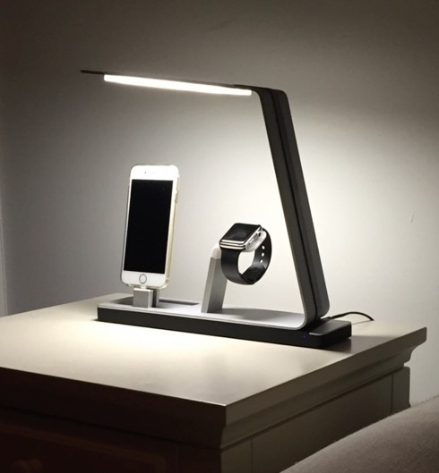 Apple WatchとiPhoneがまとめて充電できるLEDデスクライト【NuDock】