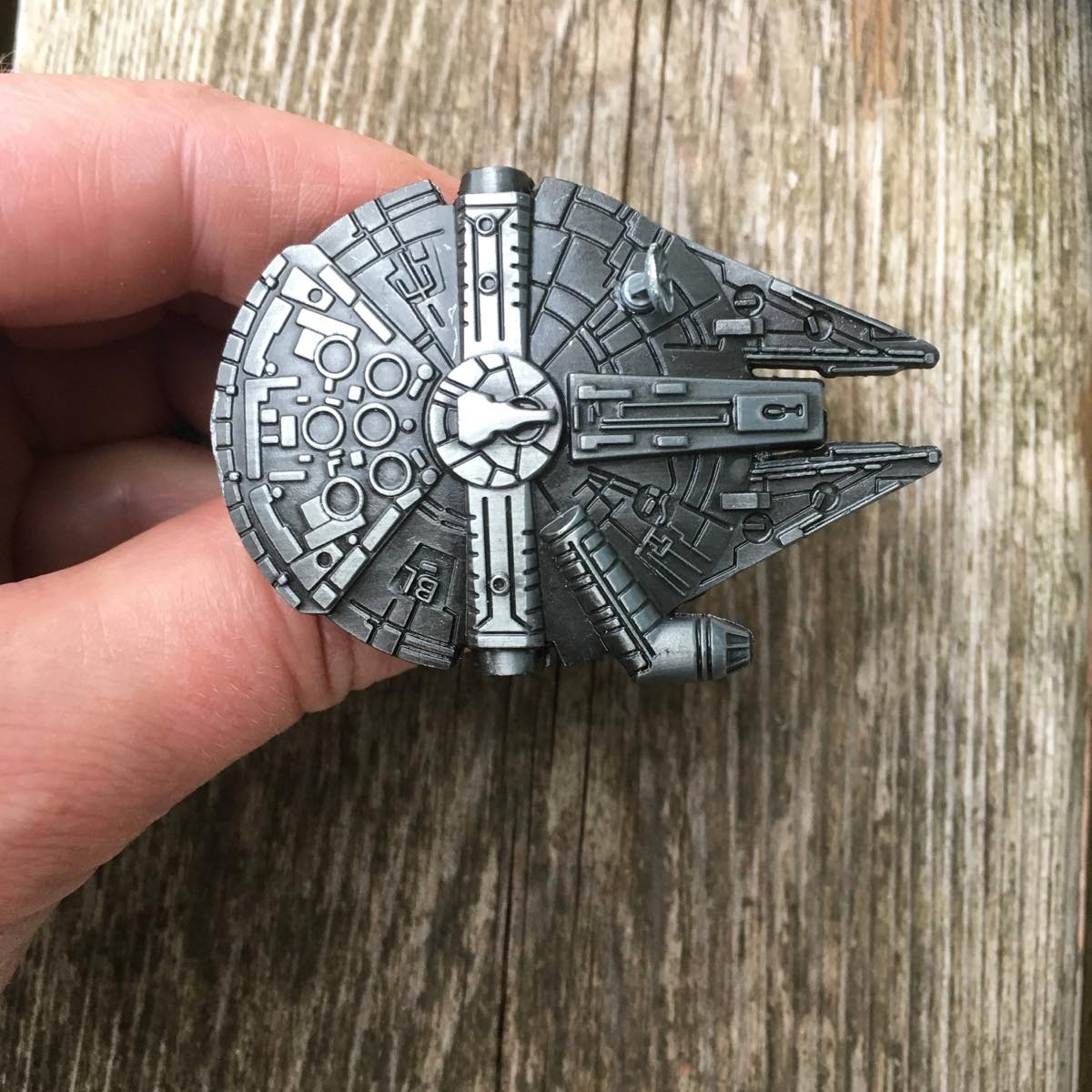 引き出しが「スター・ウォーズ」になる取っ手【Millennium Falcon Drawer Knobs】