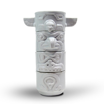 カップで出来たトーテムポール【totem cups】