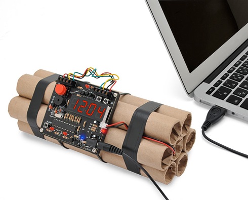 アナタは何色のコードを選ぶ？ 時限爆弾の目覚まし時計【早朝ダイナマイト】