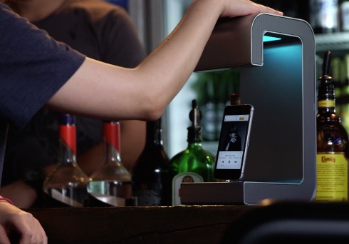 LEDライト＆Bluetoothスピーカー内蔵のクールなスマホ充電ドック【i Speaker Light】