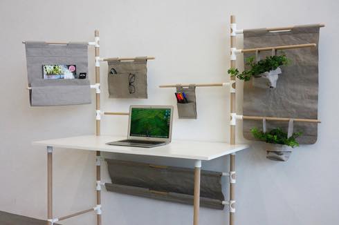 増やせる収納ポケット付きのデスク【ROTO】