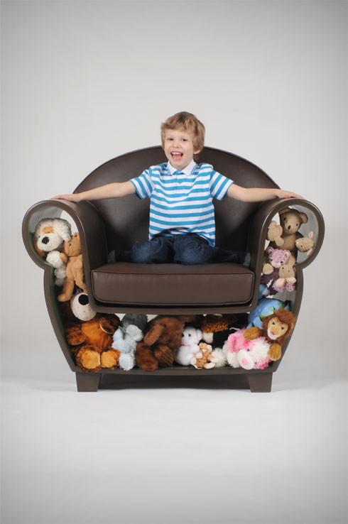 なんでも詰め込める収納一体型のアームチェア【Hollow Chair】