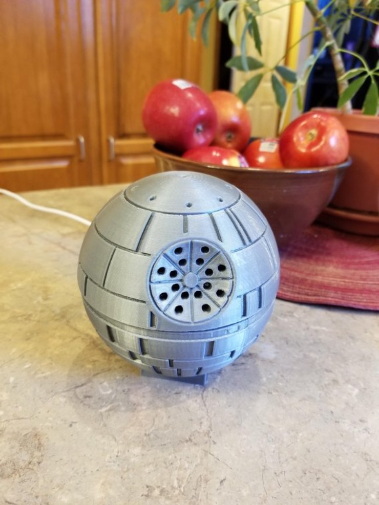 アマゾン・エコーが「デス・スター」に変身？！【Death Star for Amazon Echo Dot】