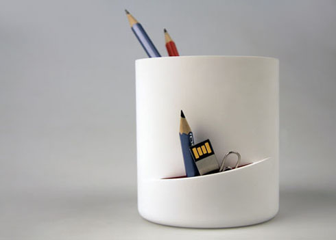 短かったり小さかったりするモノもスマートに収納できるペンスタンド【Snick】