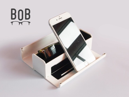 スマホ＆タブレットスタンドにもなる眼鏡ケース【BOB】