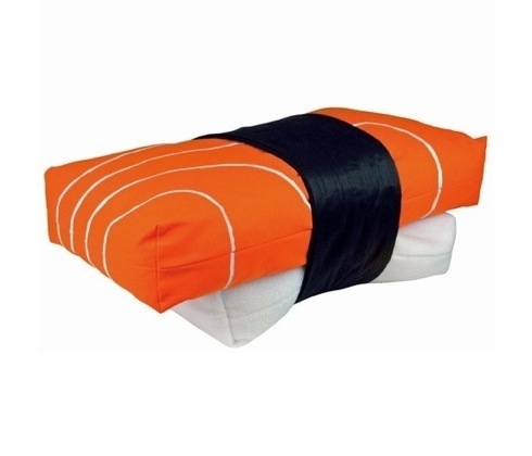 サーモンのお寿司が枕に？！【salmon nigiri sushi pillow】