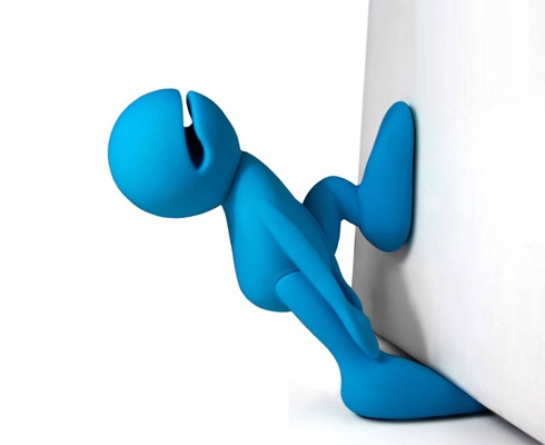 足を踏まれている可哀想なドアストッパー【humperdink&#8217;s dilemma】